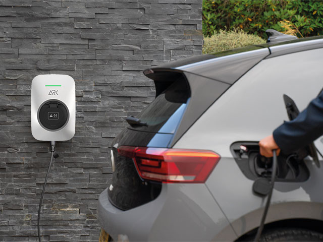 IEC 62196 Level 2 Wallbox Electric Car EV Charging Station 7.4KW EV Charger For Tesla